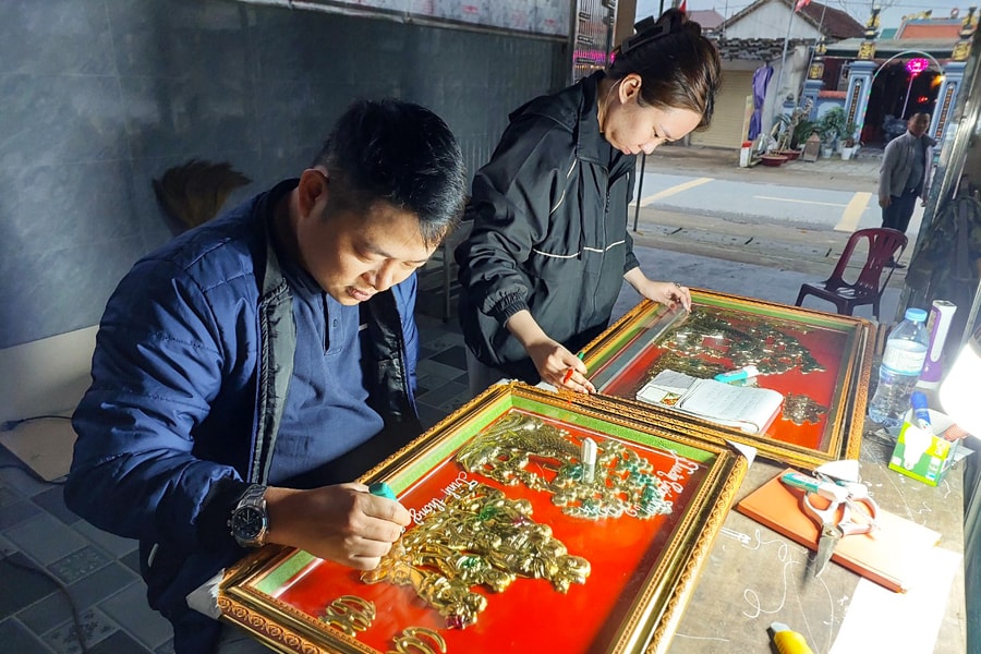 Sôi động thị trường tranh trướng mừng thọ đầu Xuân