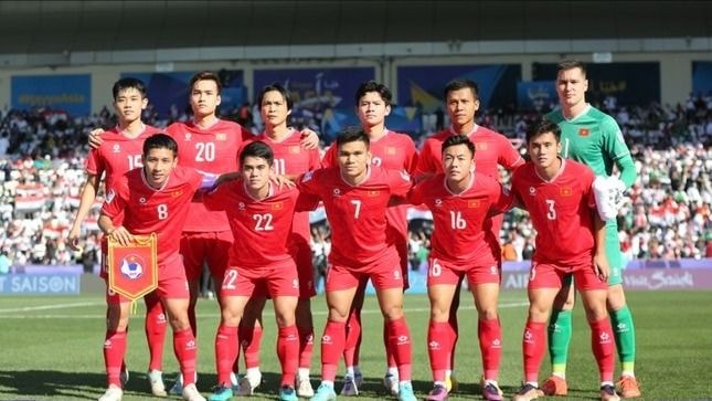 Rộ tin tiền vệ hàng đầu Việt Nam được câu lạc bộ Hàn Quốc hỏi mua; Tuyển Việt Nam chính thức mất ngôi số 1 Đông Nam Á vào tay Thái Lan