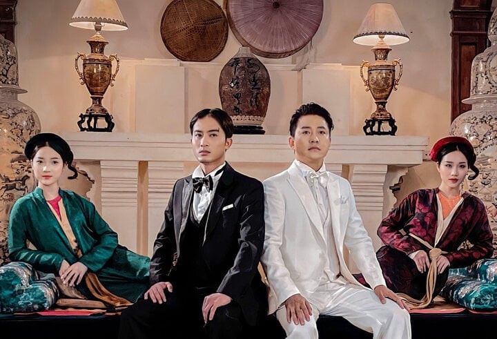 Tuấn Hưng bao nguyên rạp mời gia đình xem 'Đào, phở và piano'