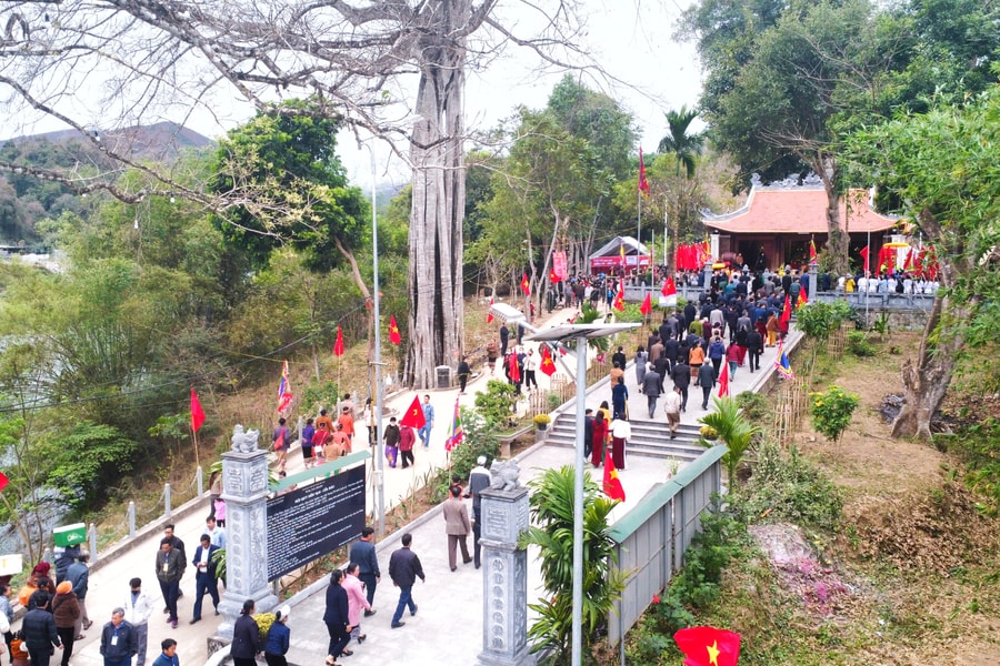 Lễ hội đền Vạn - Cửa Rào: Tưởng nhớ công lao của Đốc tướng Đoàn Nhữ Hài và quân binh thời Trần 