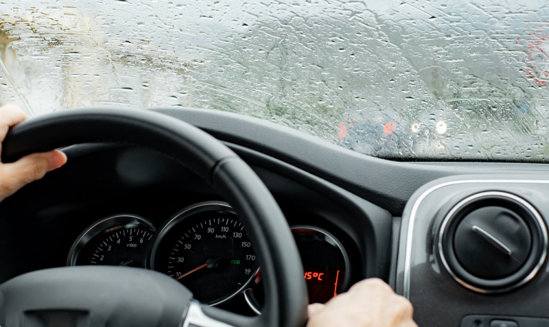 Cách chăm sóc ô tô hiệu quả nhất trong mùa mưa phùn ẩm ướt 