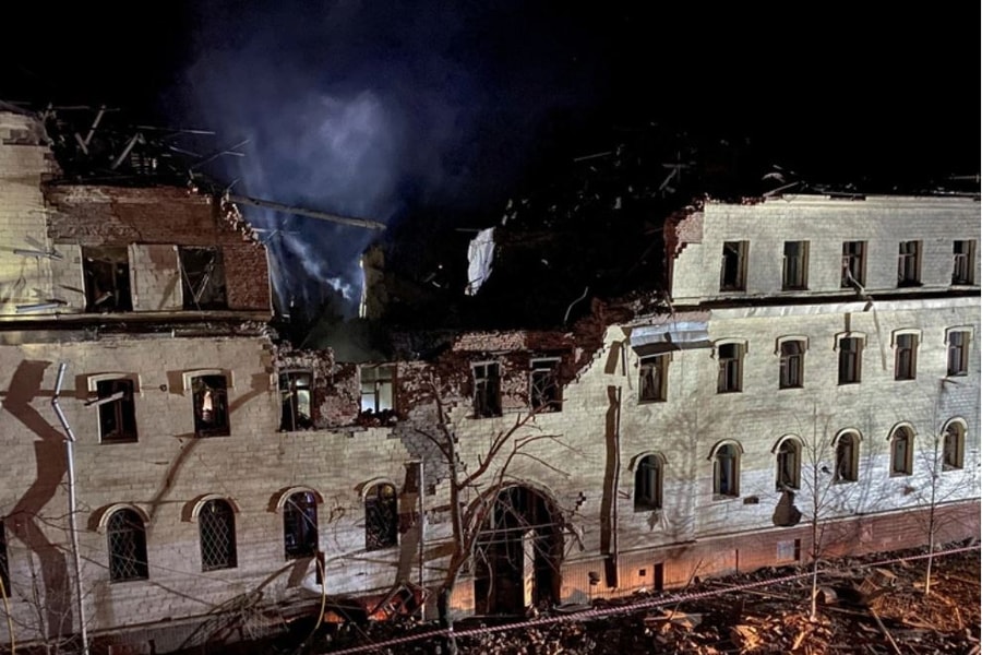 Tổng thống Zelensky thừa nhận quân đội Ukraine khó bảo vệ được Kharkov 