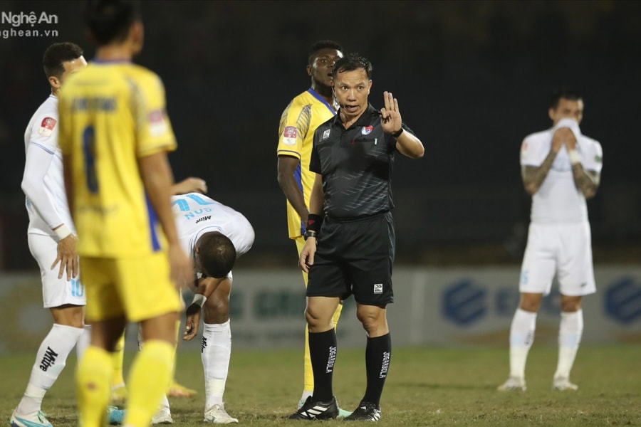 Sông Lam Nghệ An kiến nghị VFF nâng cao chất lượng trọng tài