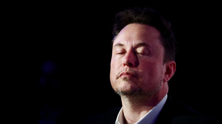 Elon Musk mất danh hiệu người giàu nhất thế giới