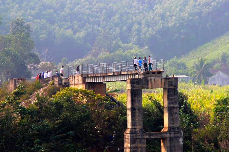 Huyện Quỳ Châu nghiêm cấm người dân qua lại khu vực hiện trường vụ sập cầu