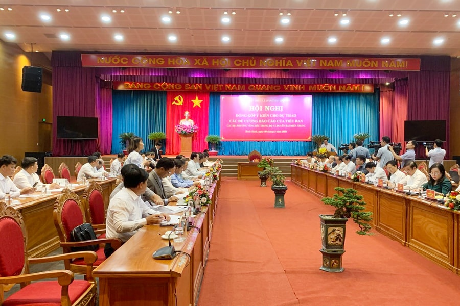 Phó Bí thư Thường trực Tỉnh uỷ Nghệ An Nguyễn Văn Thông dự Hội nghị đóng góp ý kiến dự thảo Đề cương báo cáo của Tiểu ban Điều lệ Đảng Đại hội XIV