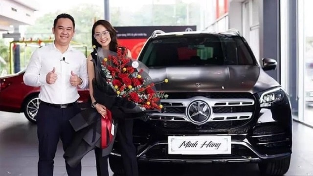 Vừa lộ ảnh sắm siêu xe, khán giả thắc mắc 'Minh Hằng giàu cỡ nào?'