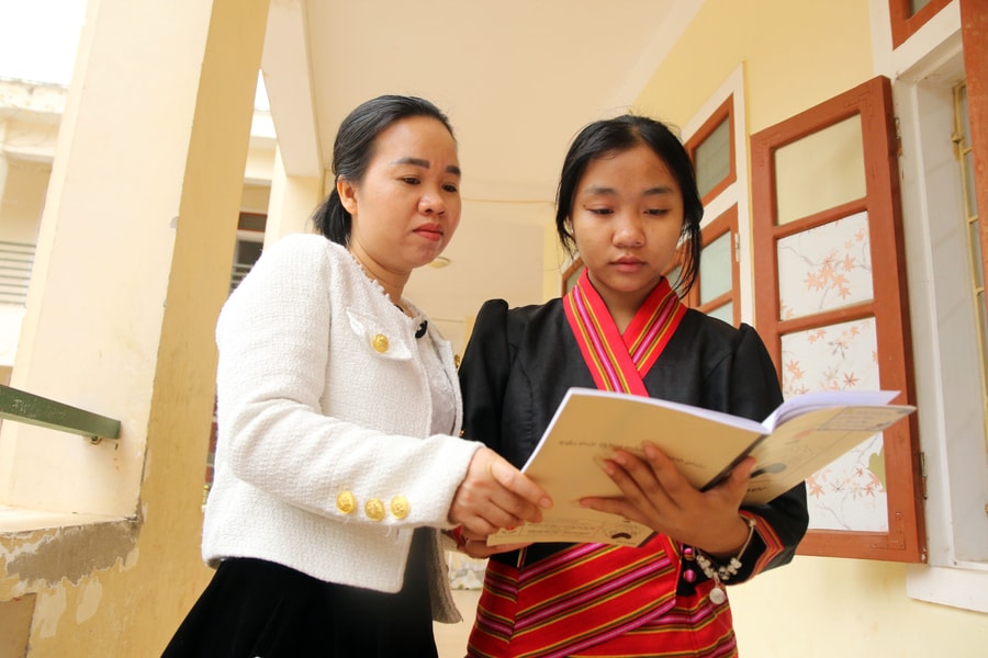 Hành trình đến danh hiệu thủ khoa môn Ngữ Văn tỉnh Nghệ An của nữ sinh nghèo Khơ Mú