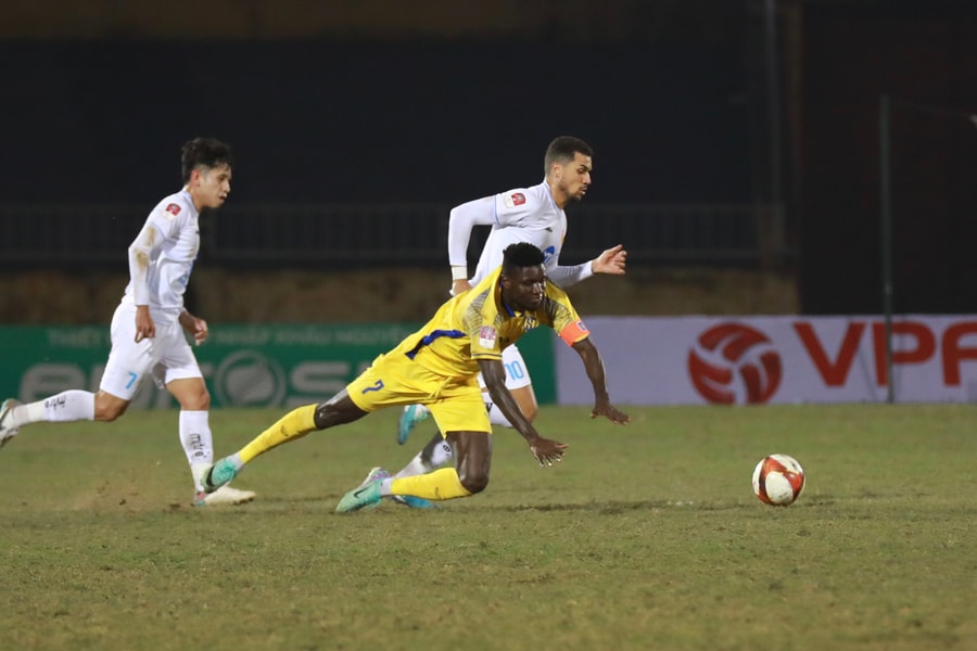 Sông Lam Nghệ An và bài toán lực lượng trước lượt về V.League 2023/24