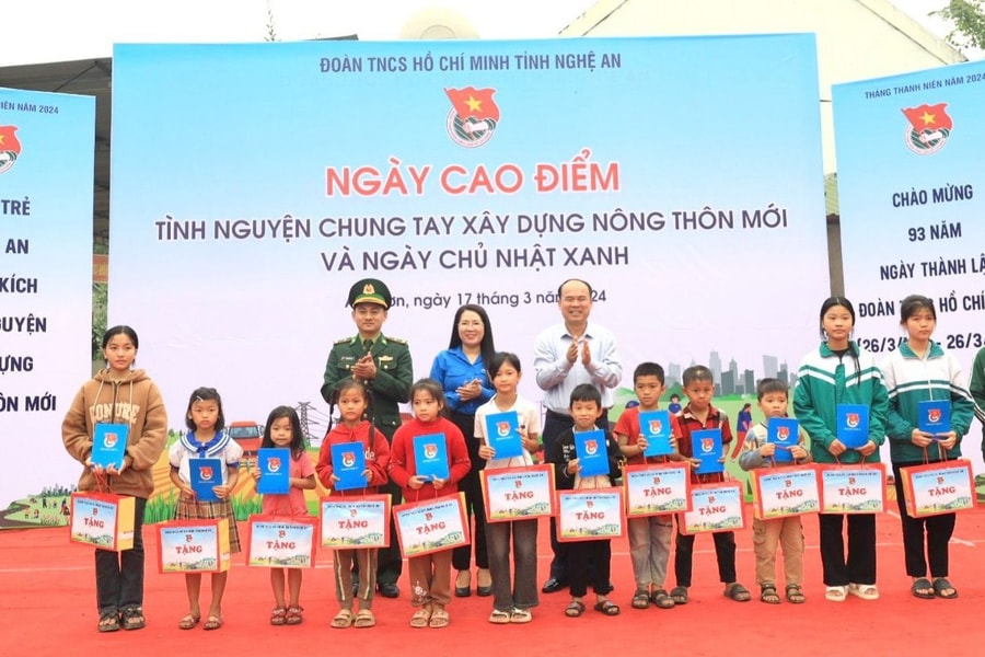 Tỉnh đoàn Nghệ An tổ chức ngày cao điểm tình nguyện xây dựng Nông thôn mới và Chủ nhật xanh