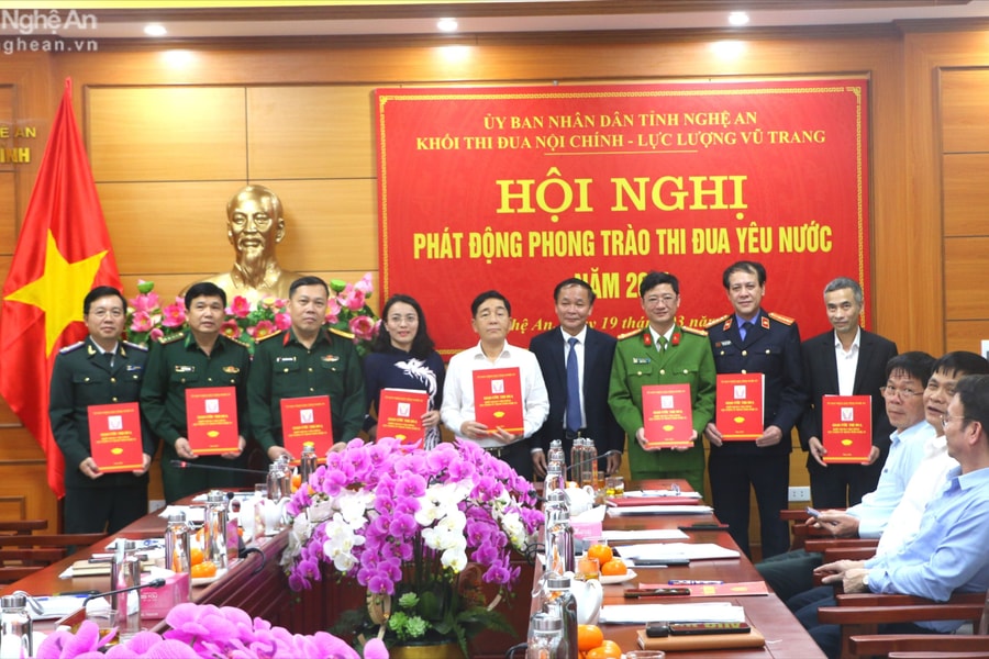 Đẩy mạnh các phong trào thi đua yêu nước trong Khối Nội chính - Lực lượng vũ trang