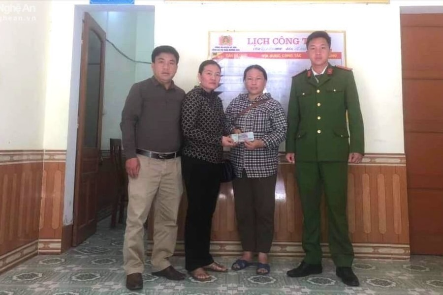 Người phụ nữ dân tộc Mông nhặt được 50 triệu đồng trao trả người mất