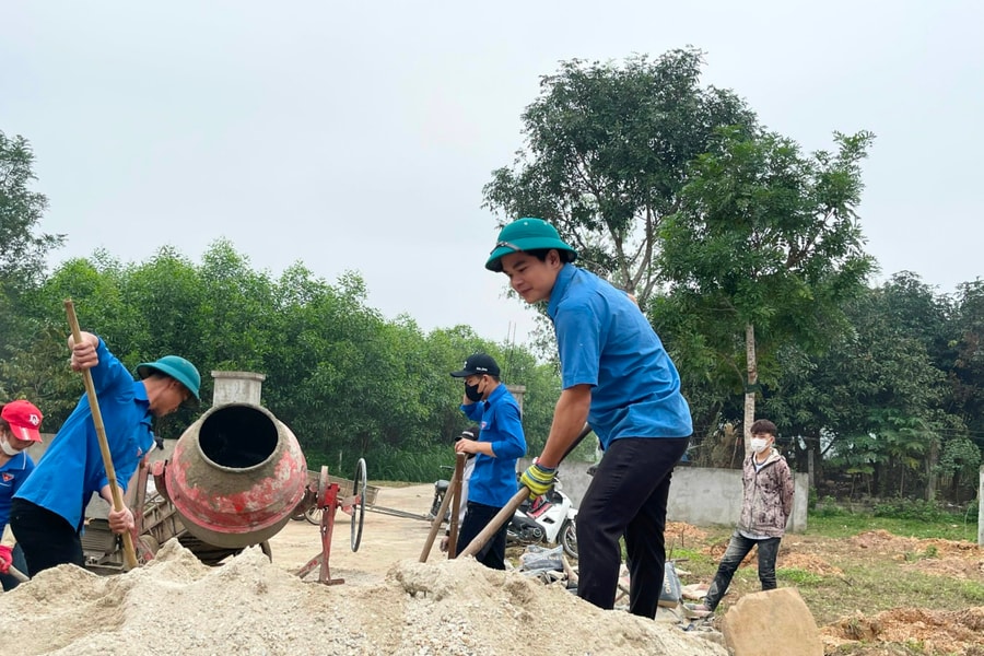 Bí thư Đoàn xã với những việc làm ý nghĩa cho quê hương