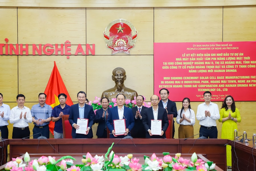 Ký kết biên bản ghi nhớ đầu tư dự án 450 triệu USD sản xuất pin năng lượng mặt trời tại Nghệ An