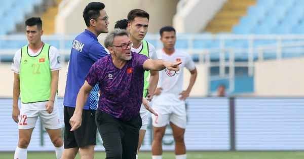 Đội hình dự kiến của ĐT Việt Nam: HLV Troussier sẽ loại trò cưng, số ít 'công thần' trở lại