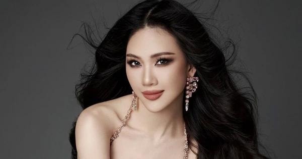 Hoa hậu Bùi Quỳnh Hoa bị buộc thôi học