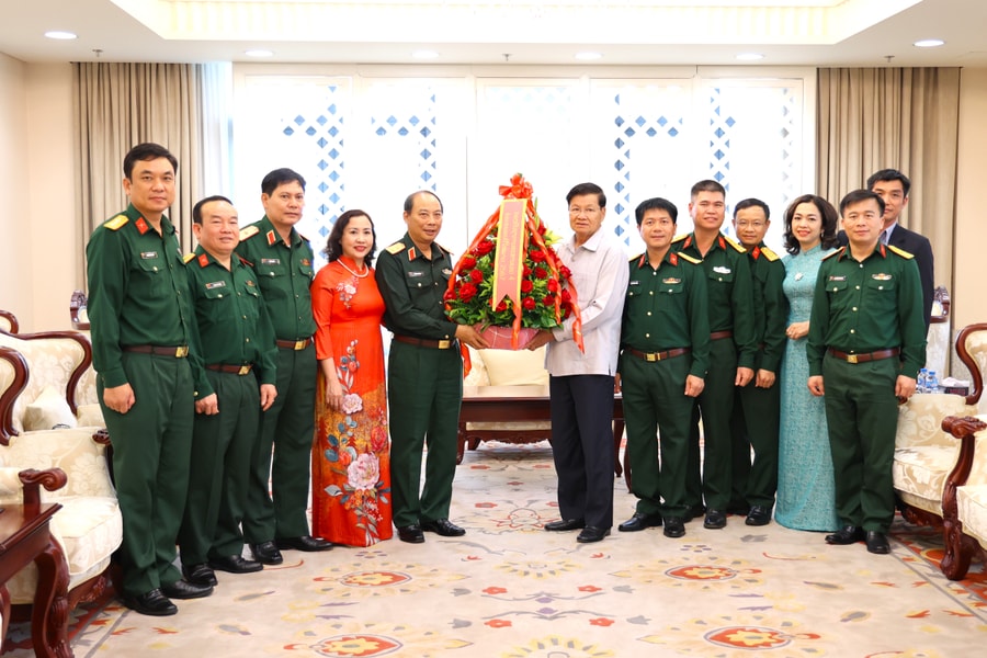 Bộ Tư lệnh Quân khu 4 thăm, chúc Tết Bun Pi May lãnh đạo Đảng, Nhà nước Lào