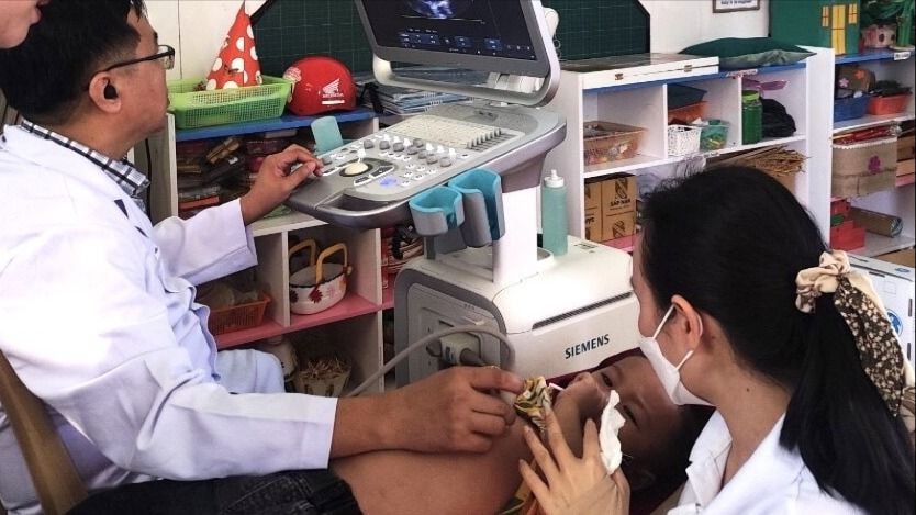  Khám, sàng lọc bệnh miễn phí cho gần 4.000 trẻ em Nghệ An 