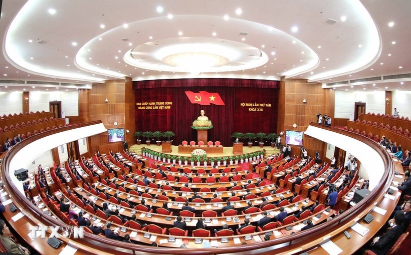 Công tác nhân sự của Đảng: Những bài học đắt giá khi 'thấy đỏ tưởng chín'