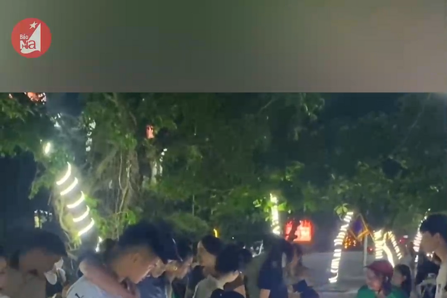 Chợ mực nháy Cửa Lò kín khách dịp cuối tuần 