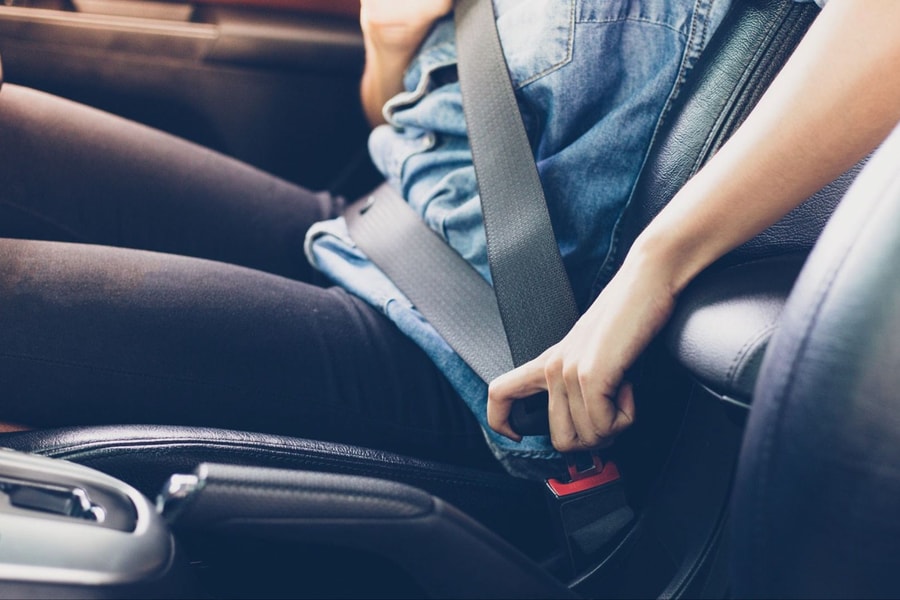 Nguyên nhân và cách xử lý sự cố khi dây đai an toàn trên ô tô bị kẹt 