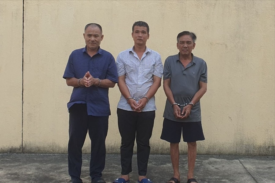 Tạm giữ hình sự 3 đối tượng trộm cắp tấm thép trên đường cao tốc