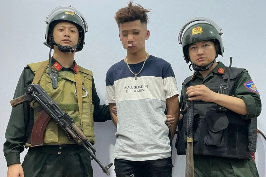 Tuần tra đêm bắt đối tượng sử dụng hung khí gây rối trật tự công cộng và tàng trữ trái phép chất ma túy