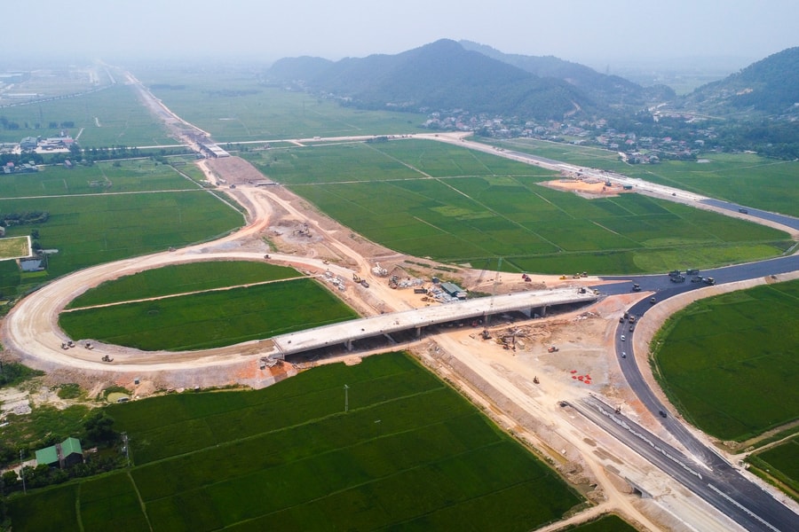 Video hướng dẫn lên xuống cao tốc Diễn Châu - Bãi Vọt