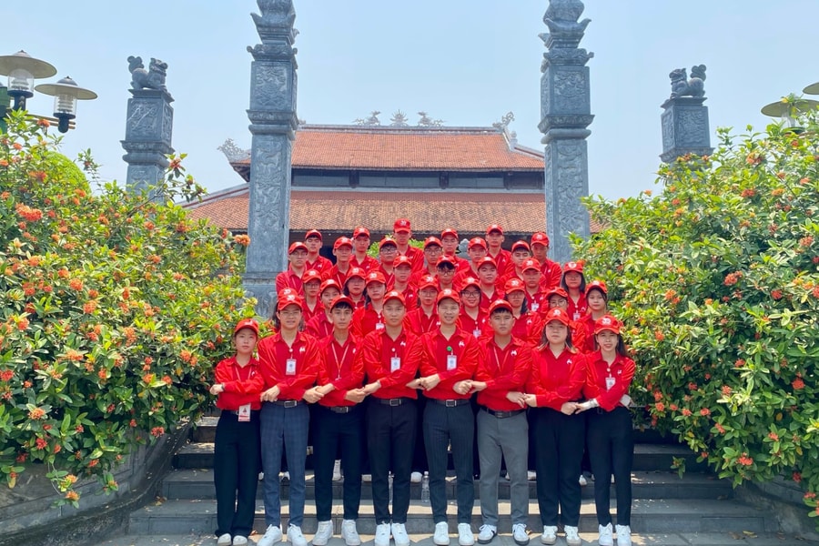 Hơn 5.000 du khách vượt nắng về Khu di tích Quốc gia Truông Bồn trong ngày giải phóng miền Nam