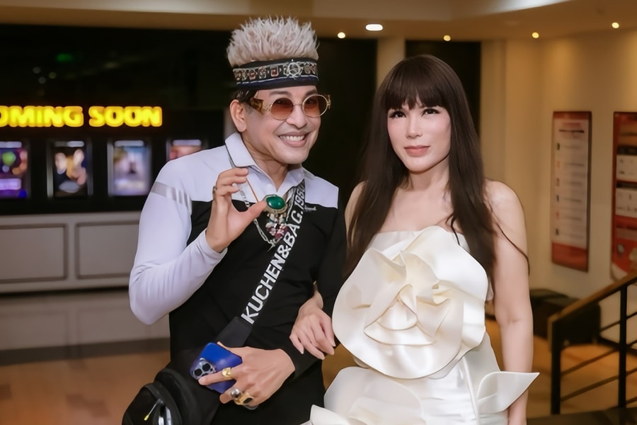 MC Thanh Bạch đeo hàng ký vàng, xuất hiện với diện mạo lạ lẫm