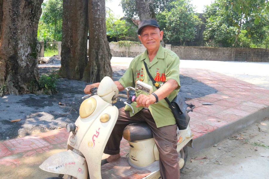 Cựu chiến binh Điện Biên Phủ 91 tuổi vẫn làm thơ, sửa chữa đồ điện 