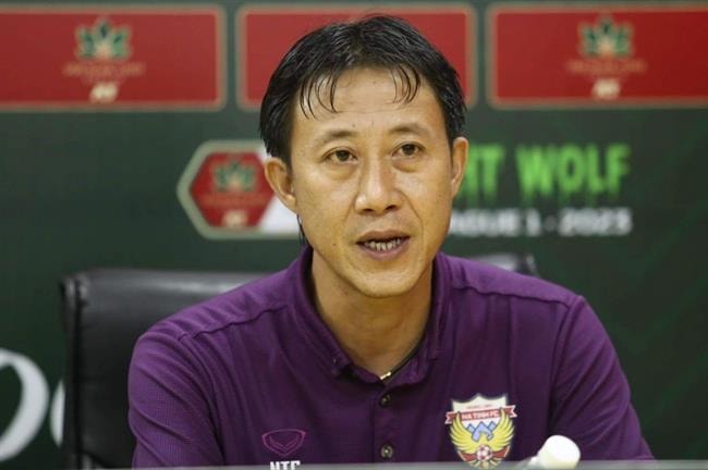 HLV Nguyễn Thành Công nói gì sau vụ 5 cầu thủ Hà Tĩnh dính ma túy?; Văn Thanh nhận thẻ đỏ, Công an Hà Nội thất bại trước Quảng Nam