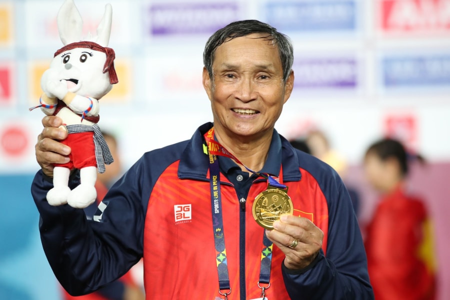 HLV Mai Đức Chung trở lại dẫn dắt đội tuyển bóng đá nữ Việt Nam, chuẩn bị cho SEA Games 33 