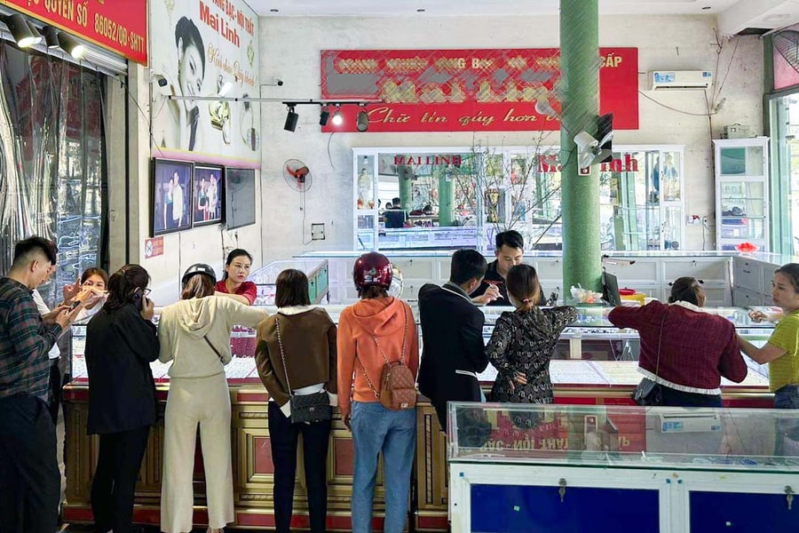 Giá vàng lập đỉnh trên 92 triệu đồng/lượng, ở Nghệ An không có tình trạng chen chúc giao dịch vàng