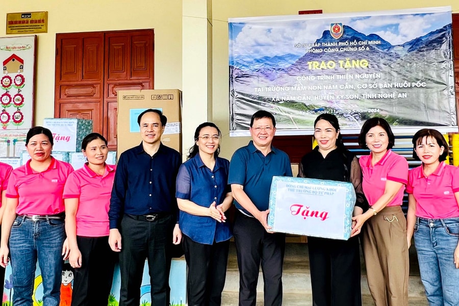 Khánh thành bếp ăn trường mầm non tại điểm bản Huồi Pốc, xã Nậm Cắn