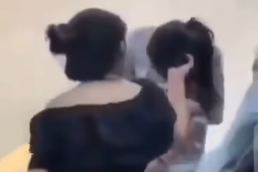 Nữ sinh lớp 8 ở Nghệ An bị đánh hội đồng