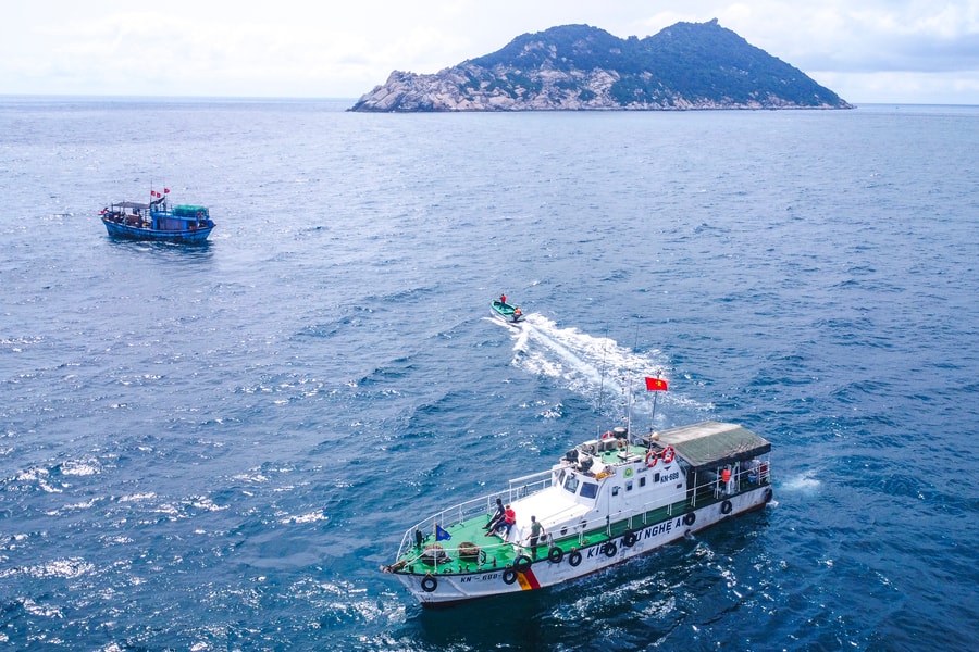 10 lao động được tái ký hợp đồng, tàu kiểm ngư Nghệ An hoạt động trở lại