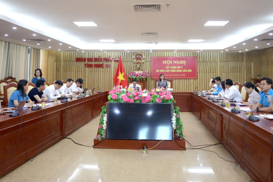 Đoàn đại biểu Quốc hội tỉnh Nghệ An lấy ý kiến góp ý dự thảo Luật Công đoàn sửa đổi