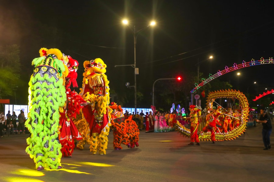 Những tiết mục đặc sắc tại Lễ hội quảng diễn đường phố 'Quê hương mùa sen nở'