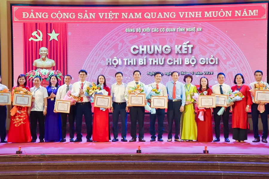 Trao giải Hội thi Bí thư Chi bộ giỏi năm 2024 Đảng bộ Khối Các cơ quan tỉnh Nghệ An