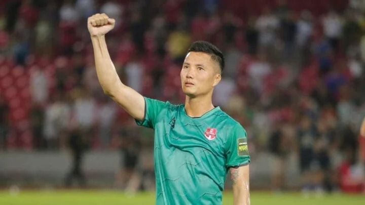 U19 Việt Nam có chuyên gia châu Âu; Bị mất trí nhớ tạm thời, thủ môn tuyển Việt Nam trấn an người hâm mộ