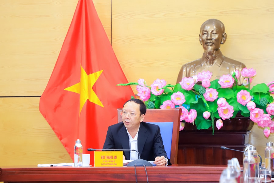 Phó Chủ tịch UBND tỉnh kết luận về dự thảo các Nghị quyết lĩnh vực ngân sách và quy định tiêu chuẩn, định mức sử dụng xe ô tô