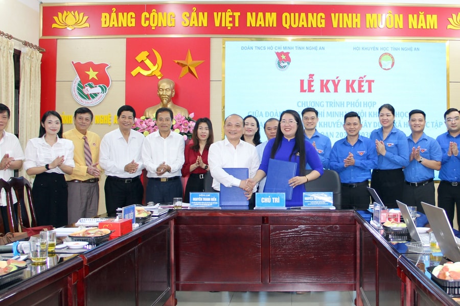 Tỉnh đoàn Nghệ An và Hội Khuyến học tỉnh ký kết phối hợp giai đoạn 2024 - 2030