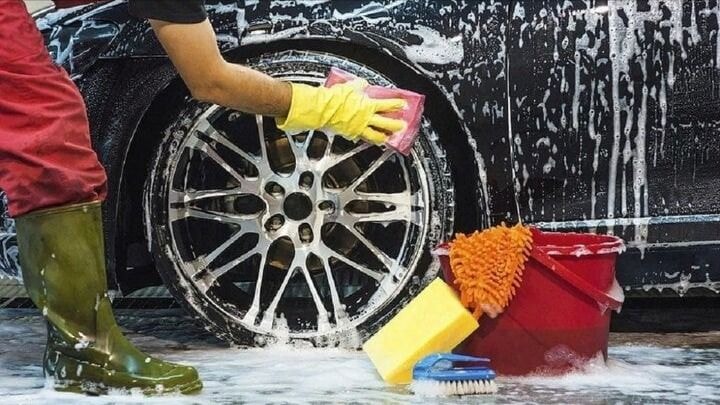 Có nên dùng bột giặt, nước rửa chén để rửa ô tô? 