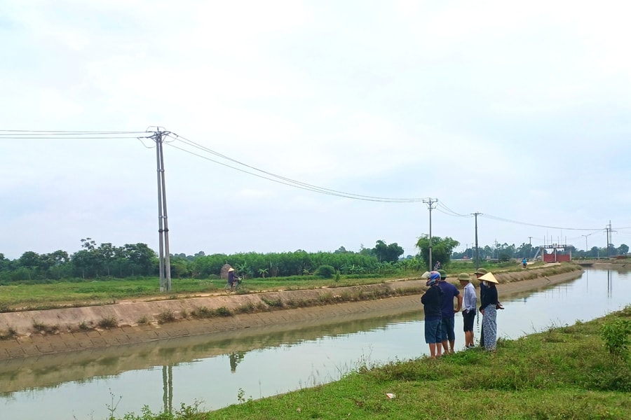 Tìm kiếm người đàn ông mất tích khi xuống sông Đào rửa tay chân