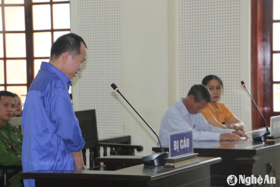 Lĩnh án 18 năm tù vì nổ súng 'dằn mặt' hàng xóm