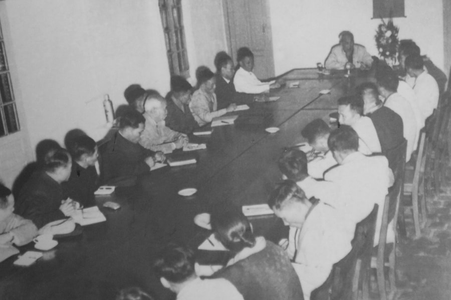 Chủ tịch Hồ Chí Minh nói chuyện với Tỉnh ủy Nghệ An khi về thăm quê năm 1961