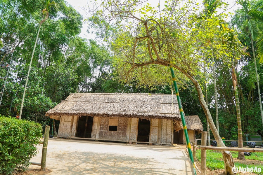 Mái nhà tranh quê ngoại