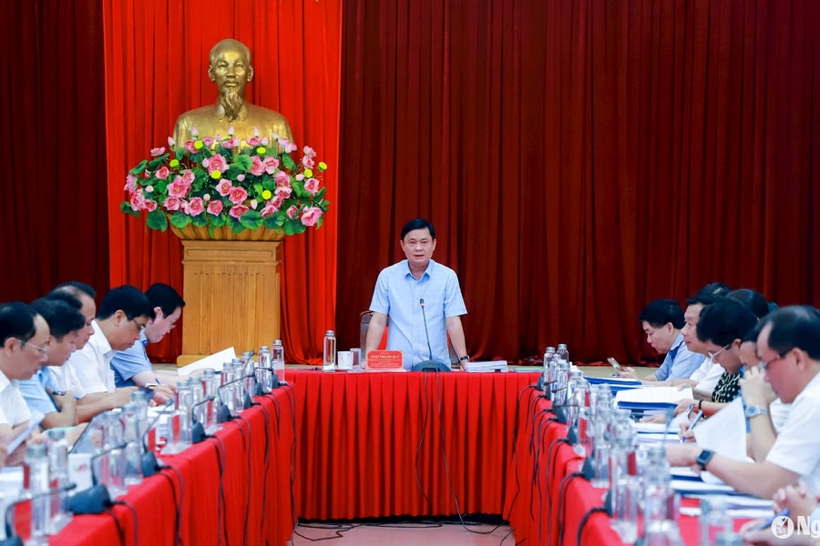 Ban Thường vụ Tỉnh ủy Nghệ An xem xét thi hành kỷ luật đảng viên vi phạm trong công tác quản lý Nhà nước về đất đai tại thị xã Cửa Lò