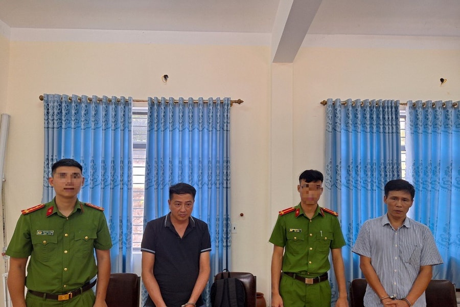 Hiệu trưởng và kế toán trường ở Kỳ Sơn (Nghệ An) bị khởi tố tội lợi dụng chức vụ quyền hạn, tham ô tài sản